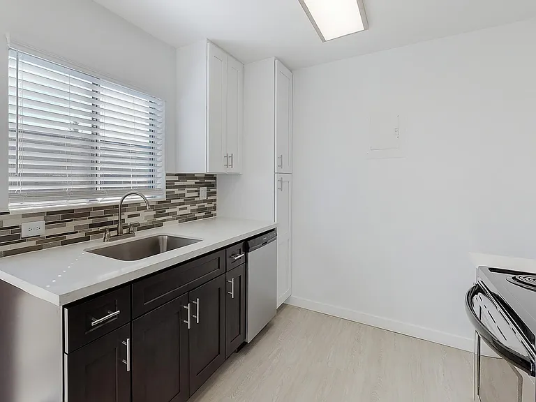 Saddleback Ranch Apartments — Photo 18