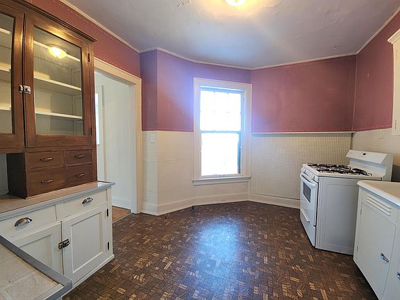 5th image of 814 Center Ave APT G