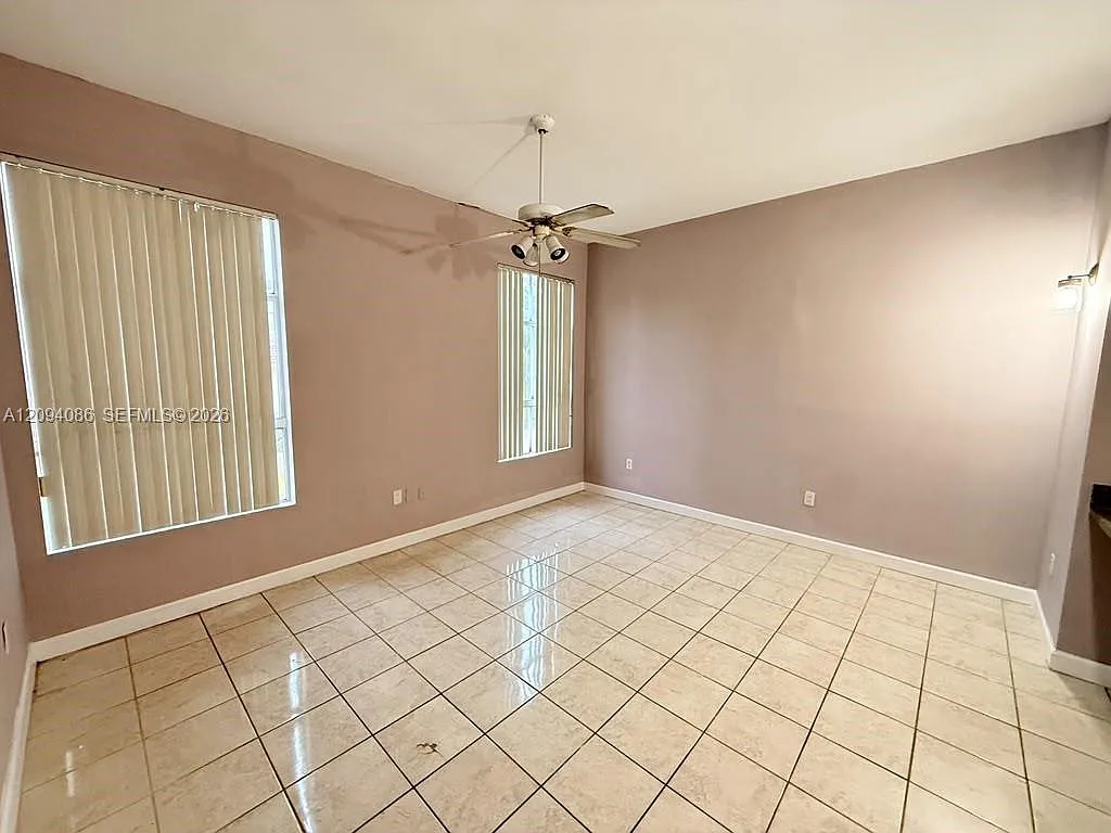 Royal Palms Condo — Photo 2