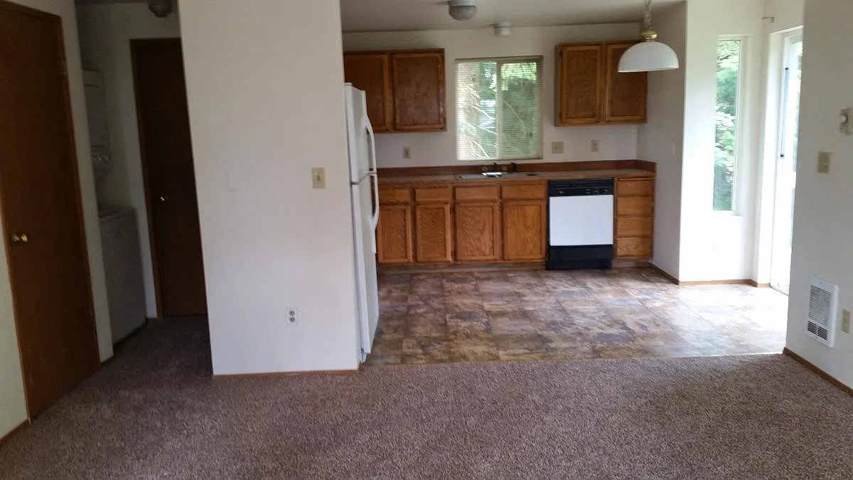 2421 Bickford Ave — Photo 2
