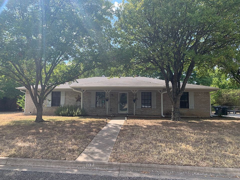 1st image of 104 York Dr