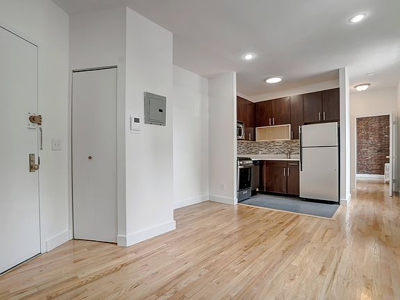3rd image of 1476 Lexington Ave APT 1A