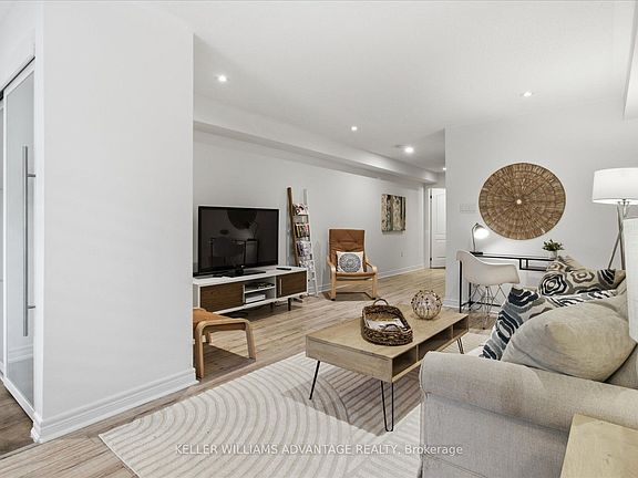 5th image of 78 Woodbine Ave
