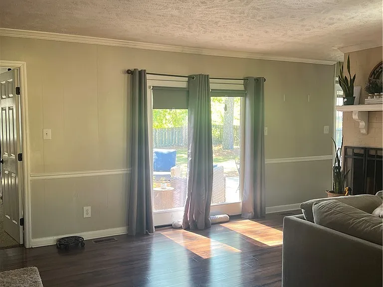 1526 Trevino Dr — Photo 4