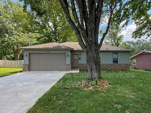 2028 S Lone Pine Ave Photo 1