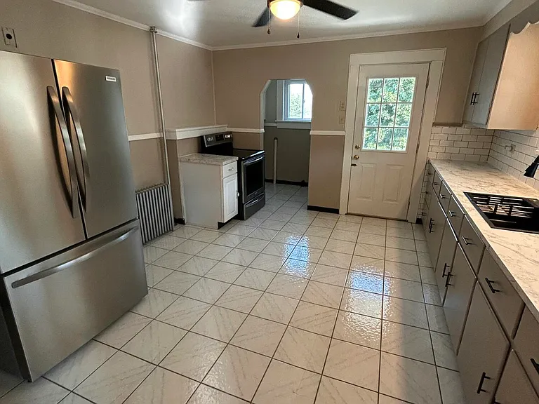 830 Brook St — Photo 10