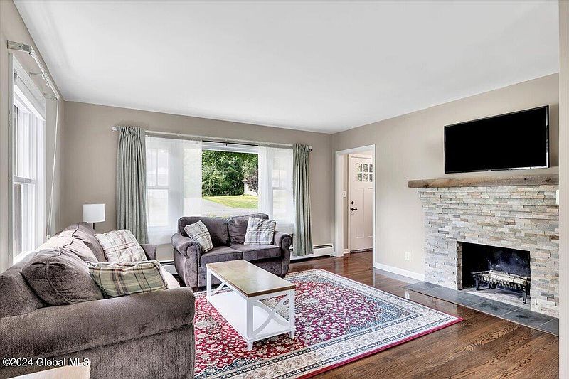 3rd image of 3 Maple Ridge Avenue