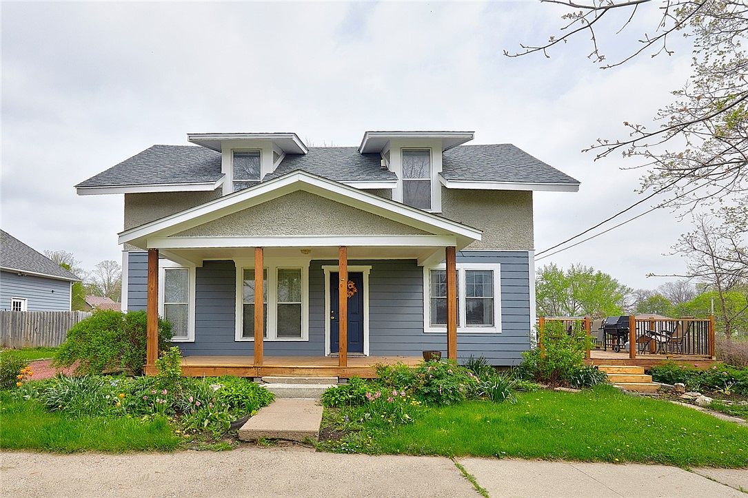 325 NW 2nd St, Earlham, IA 50072 Zillow