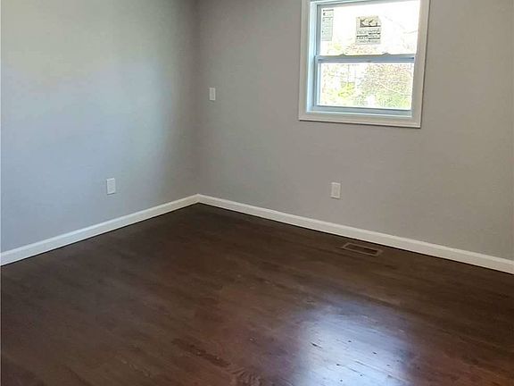 3rd image of 17 Songsparrow Ln