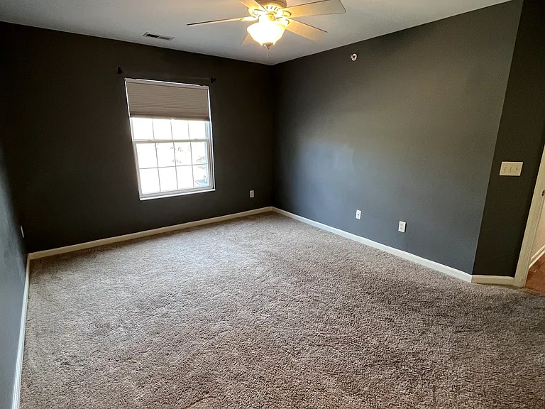335 Skyview Ct — Photo 17