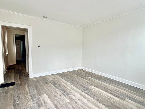 3rd image of 860 N Market St