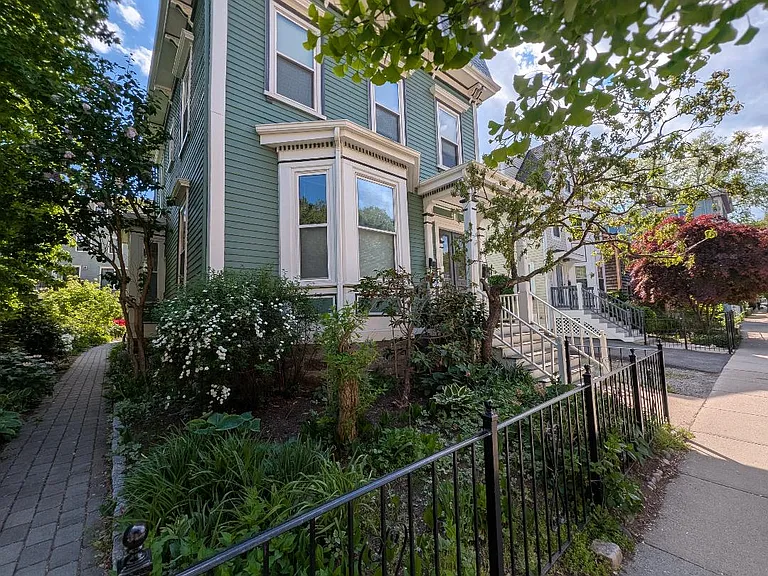 Green St — Photo 13