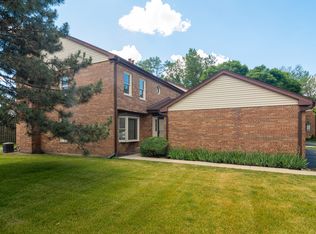 1560 N Windsor Dr, Arlington Heights, IL 60004