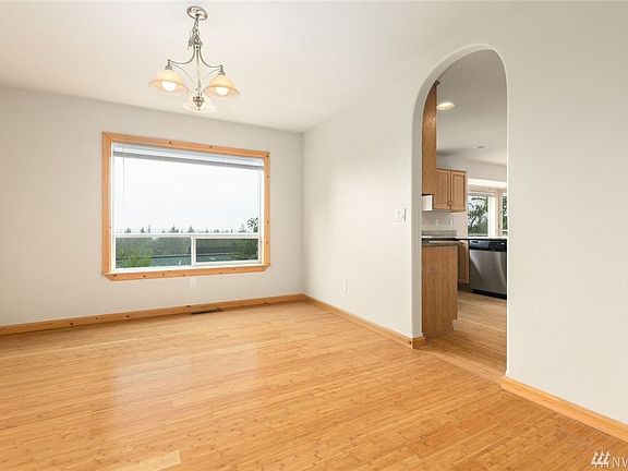 3rd image of 1038 Circle Dr