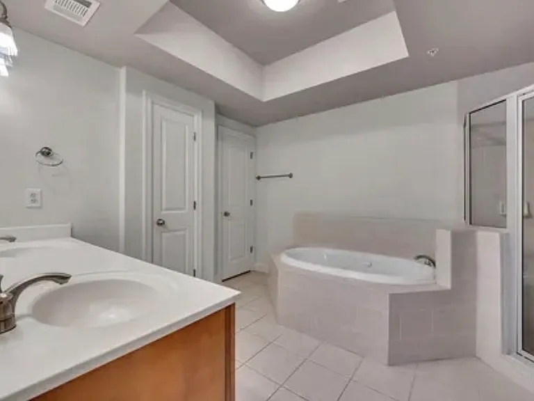 1390 Dutch Valley Pl NE — Photo 20