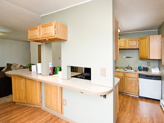 5th image of 221 E 7th