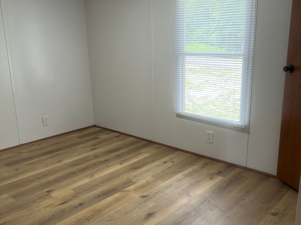 Bedroom 2 (front bedroom)