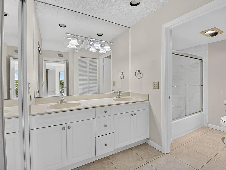 9264 Vista Del Lago #A — Photo 25