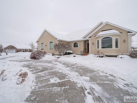 2nd image of 1584 Sunny Pine Way