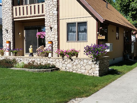 2nd image of 178 N Leddy Ln
