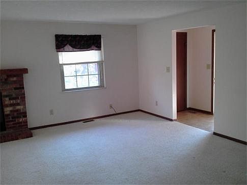3rd image of 8744 Meadowcreek Dr