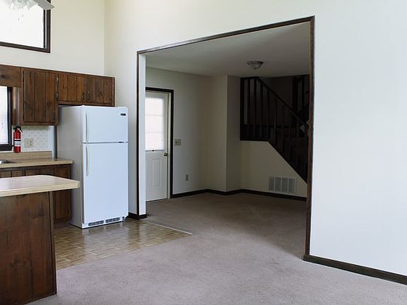 4th image of 24 Beaver Lake Dr