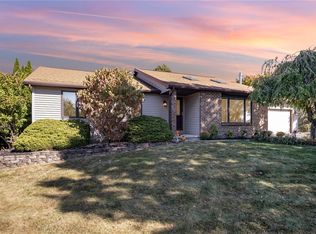 671 Whispering Pines Cir, Rochester, NY 14612