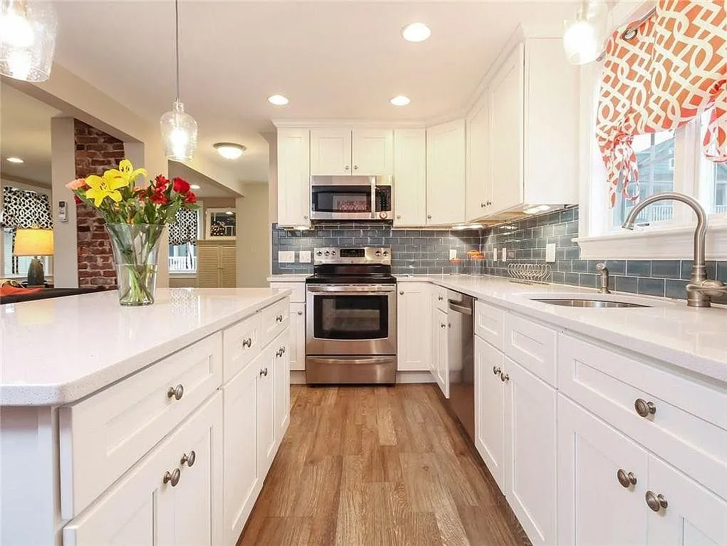 3 bed, 2.5 bath, 1200 sqft, $2,900 — Photo 2