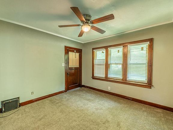 5th image of 1331 E Saveland AVENUE