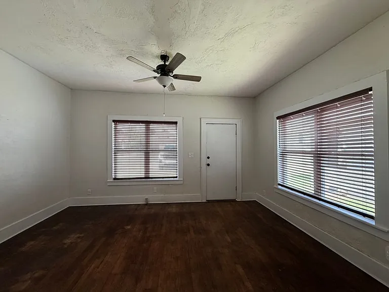 520 N Bradley St — Photo 2