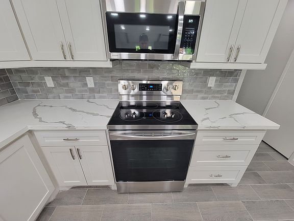 2nd image of 9902 Sageglow Dr