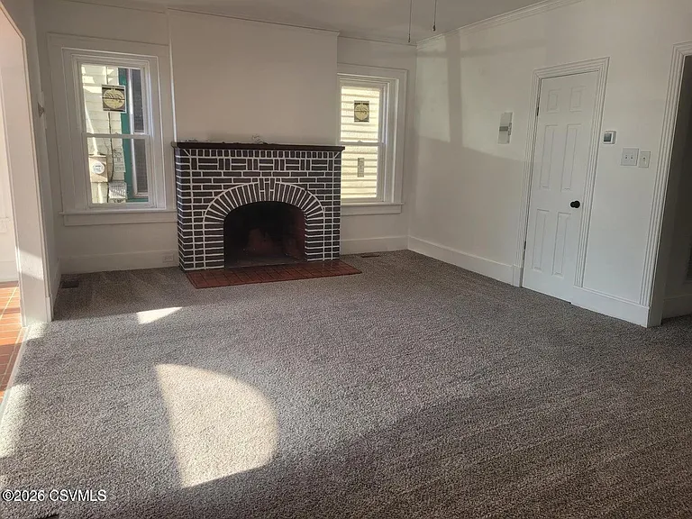 348 Arch 1st Fl Front St — Photo 4