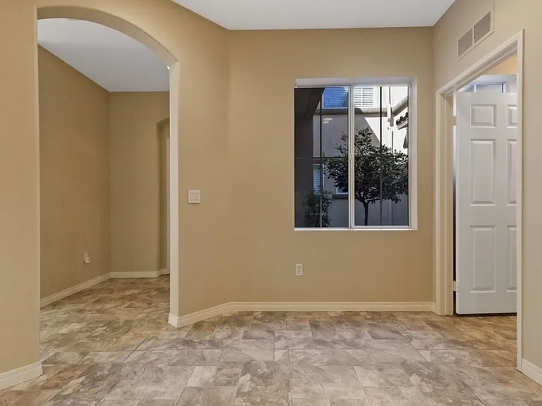 650 Sumner Way #4 — Photo 7