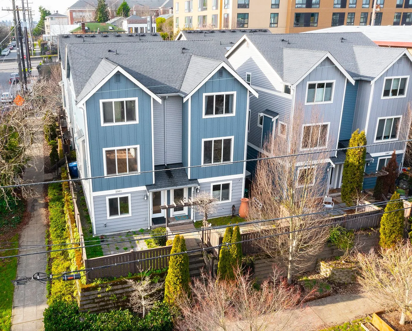 3 Bedroom End Unit Townhome in Wallingford — Photo 2