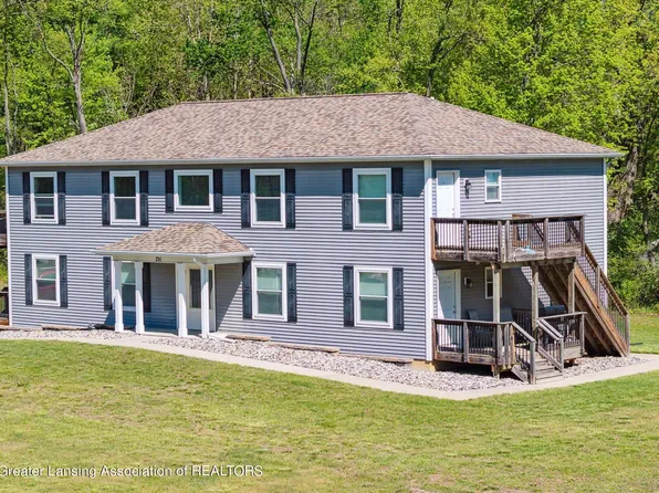 210 Morningside Dr, Leslie, MI 49251