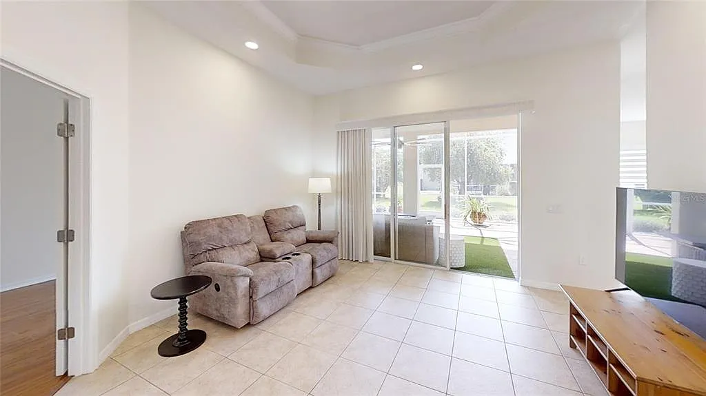 3 bed, 2.0 bath, 2275 sqft, $2,200 — Photo 3