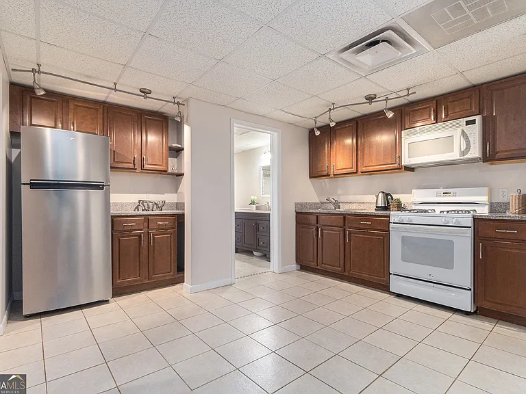 1402 McLendon Dr — Photo 16