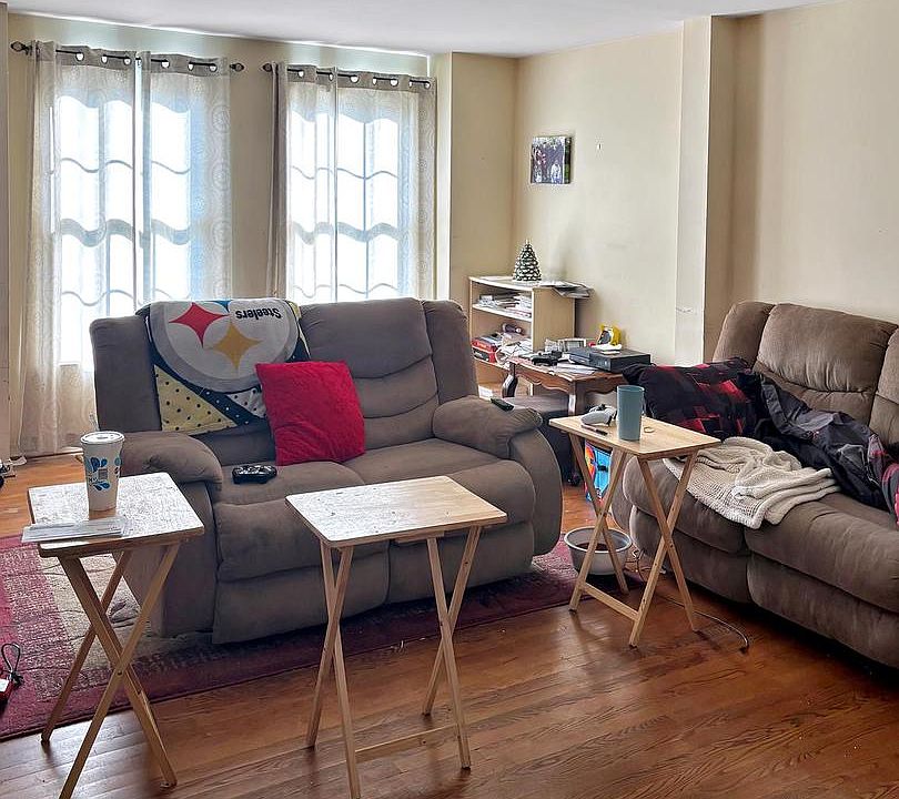 2nd image of 102 Edinburgh Ct