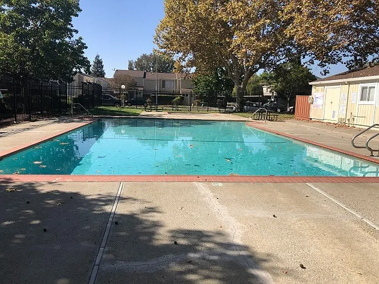 4627 Norwood Ter — Photo 11