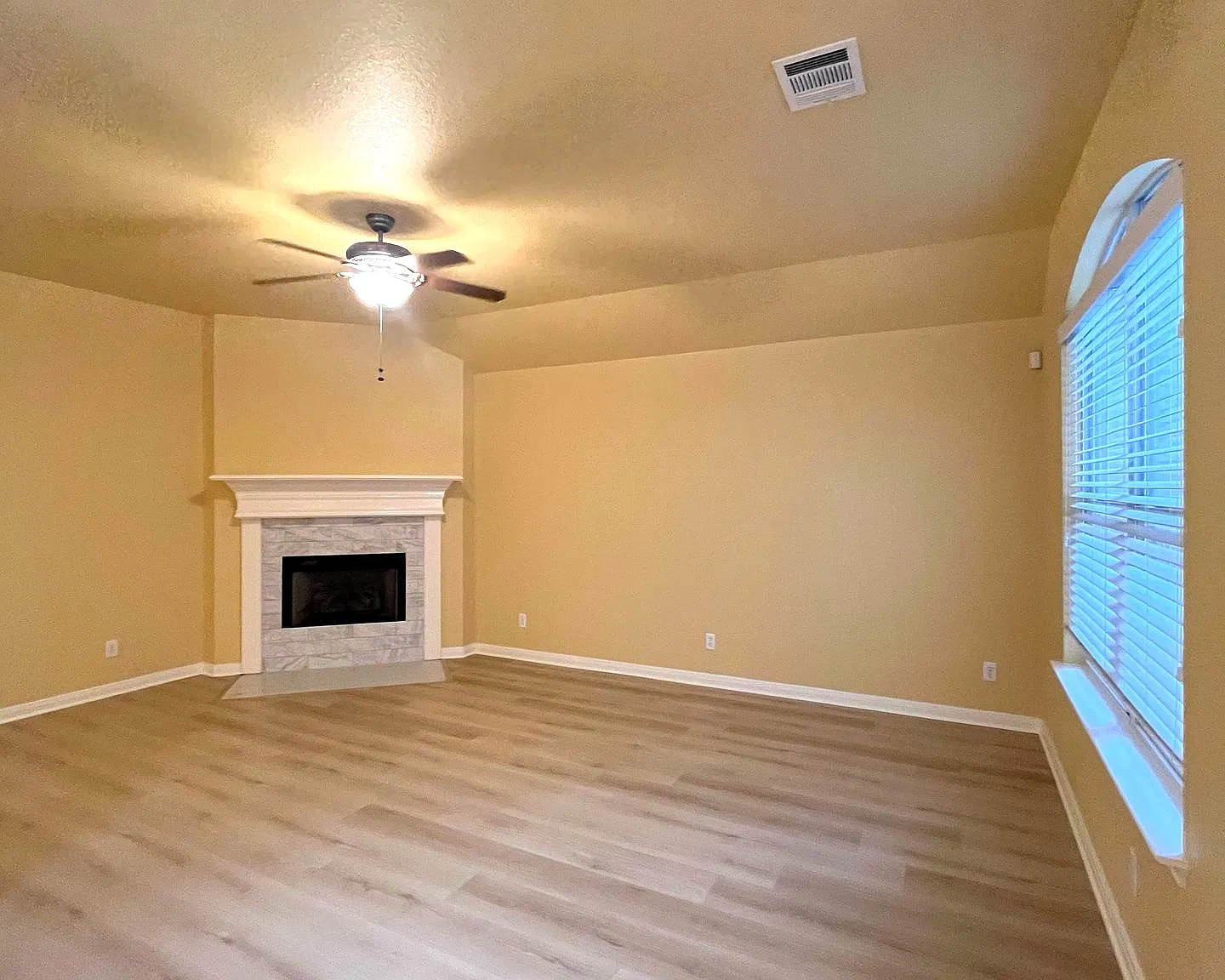 3 bed, 1654 sqft, $1,800 — Photo 3
