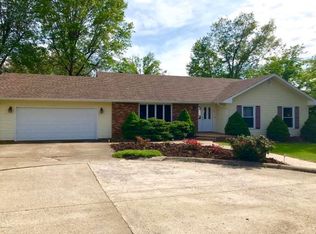 8 Red Bud Rd, Harrisburg, IL 62946