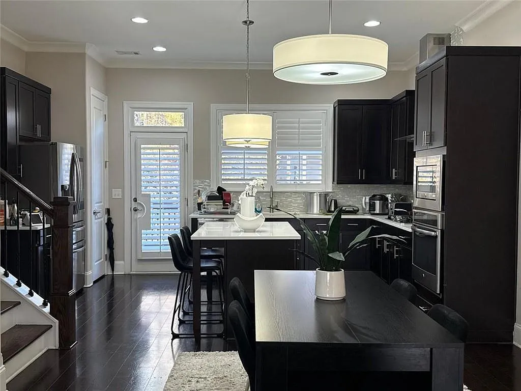 3 bed, 3.5 bath, 2720 sqft, $3,900 — Photo 4