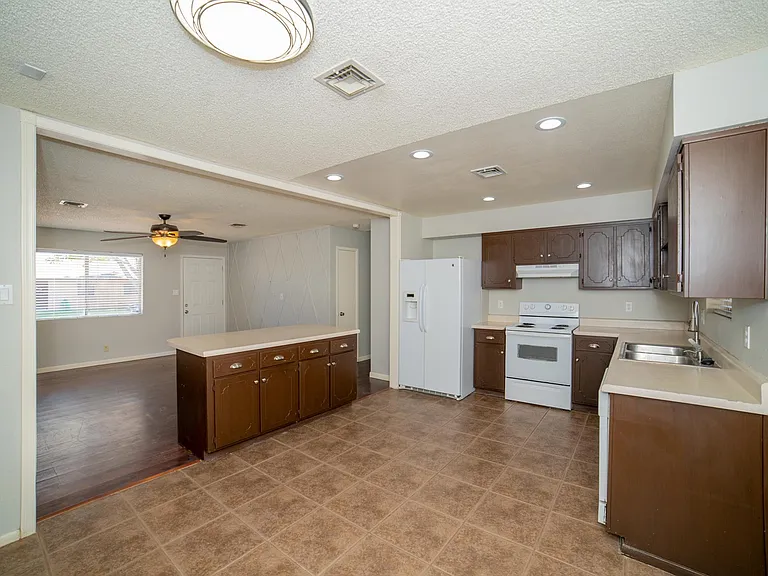4350 W 17th Ln — Photo 19