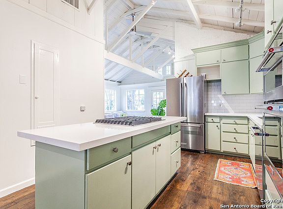 5th image of 250 E Elmview Pl