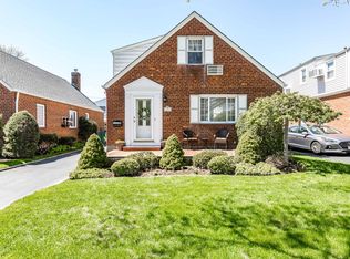 124 Roberta St, Valley Stream, NY 11580
