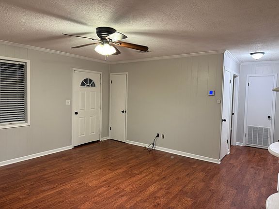 4th image of 212 Pinecrest Ave