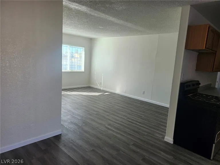 2700 Basswood Ave — Photo 6
