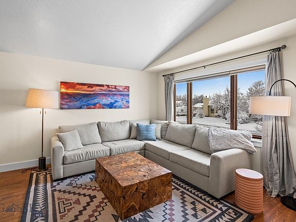 3rd image of 406 Pearl Dr