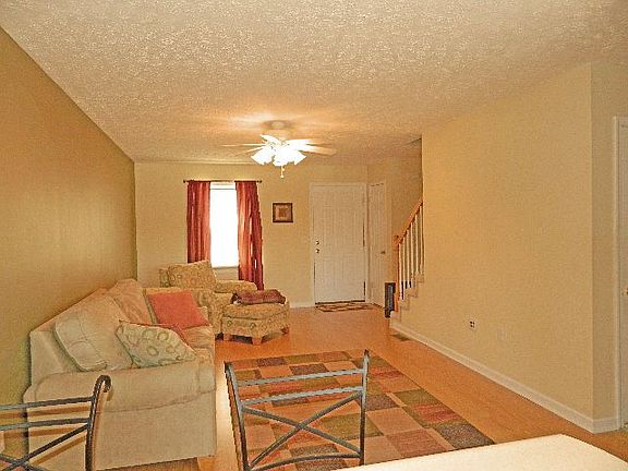 2nd image of 689 Beaverview Dr
