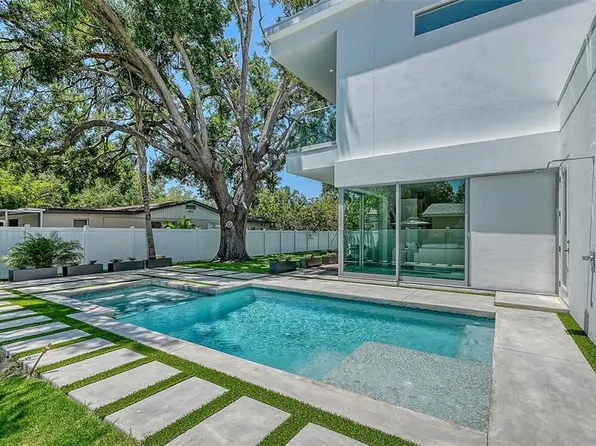 2010 Hyde Park Cir, Sarasota, FL 34239